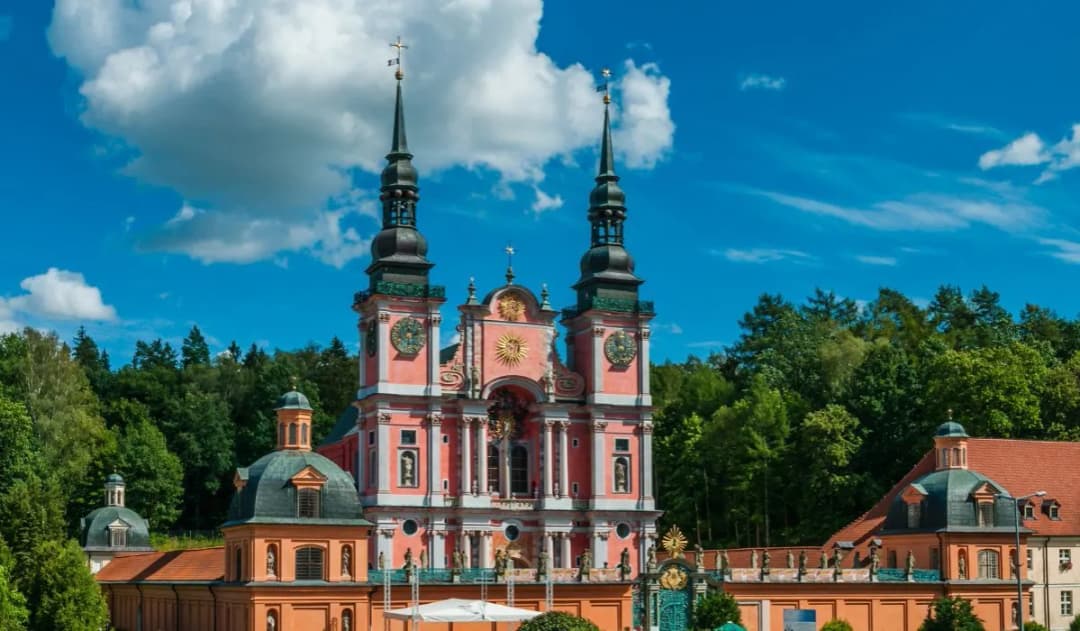 Sanktuarium w Świętej Lipce: historia i tajemnice barokowej perły Mazur