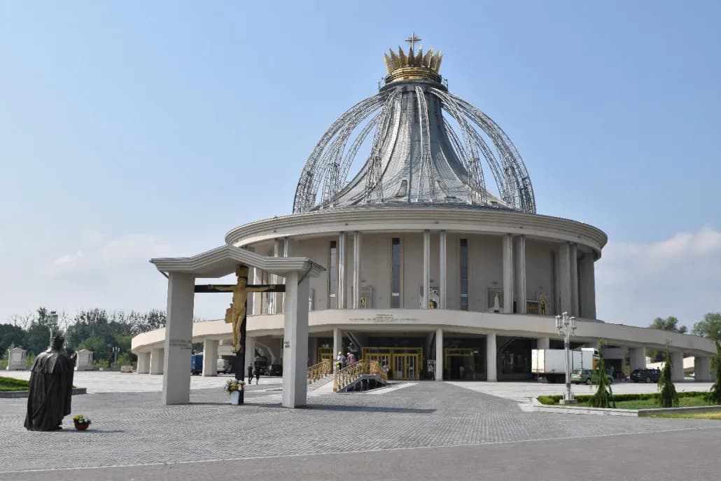 Sanktuarium Rydzyka w Toruniu: historia, architektura i działalność religijna