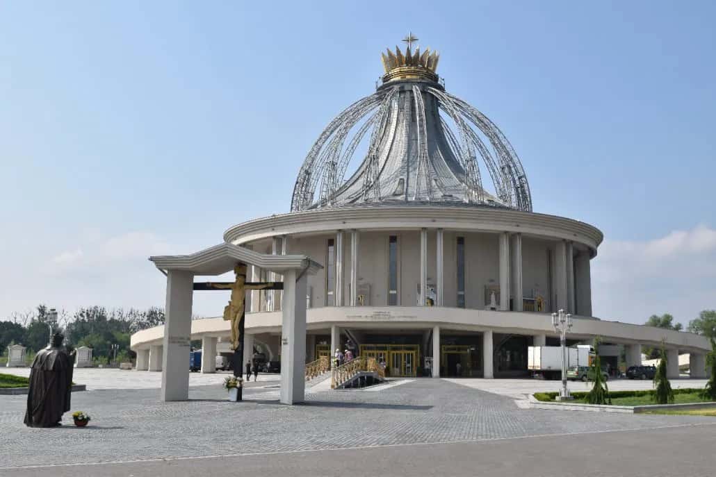 Sanktuarium Rydzyka w Toruniu: historia, architektura i działalność religijna