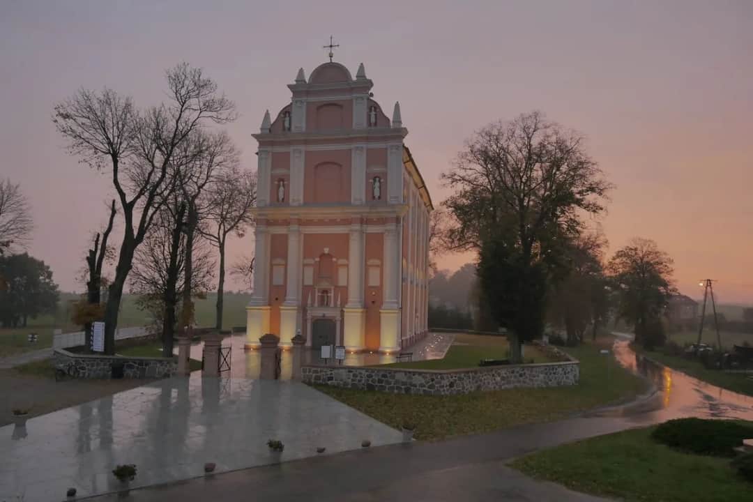 Sanktuarium w Skrzatuszu: historia, cuda i znaczenie dla pielgrzymów