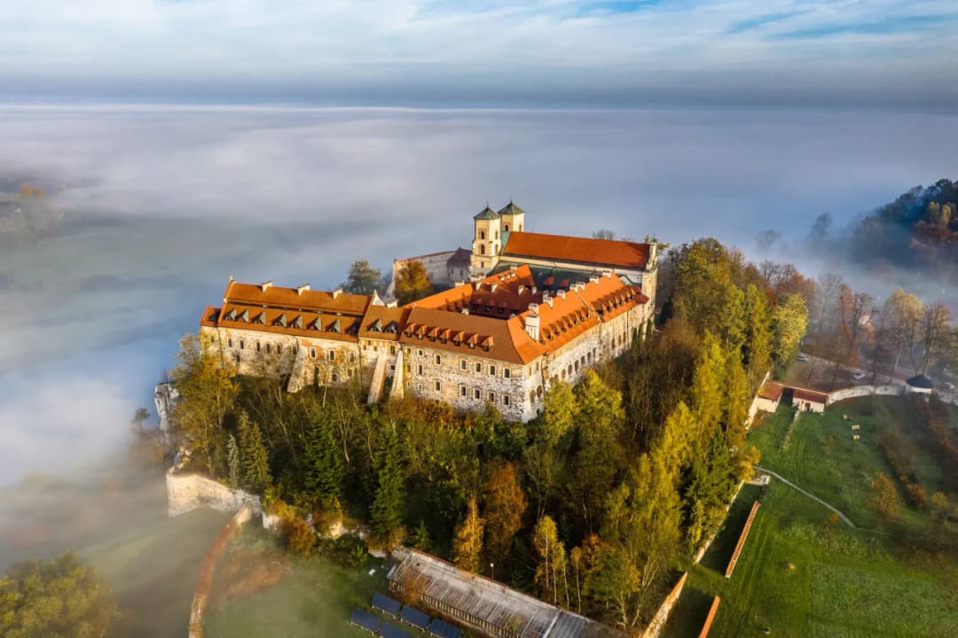 Rekolekcje benedyktynów w Tyńcu: duchowy wzrost w wyjątkowej atmosferze