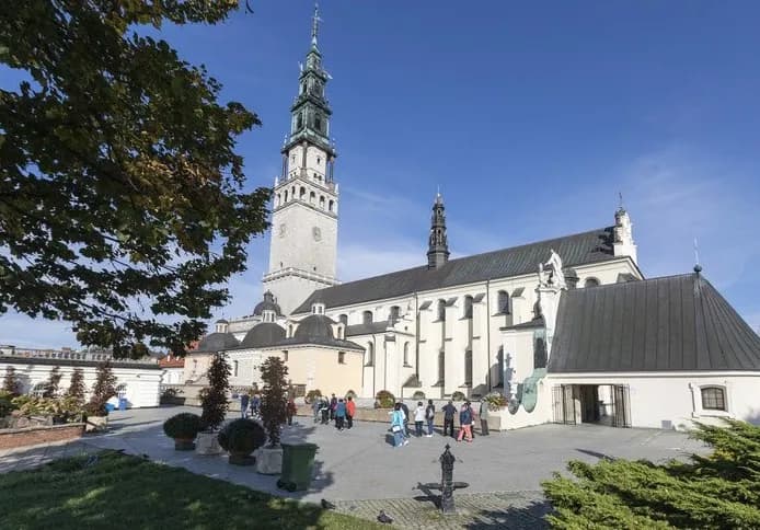 Sanktuaria Matki Bożej w Polsce: historia, znaczenie i pielgrzymki