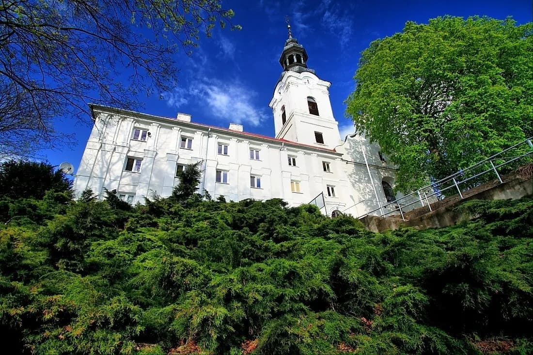 Sanktuarium w Oborach - poznaj historię i jak dojechać na miejsca kultu