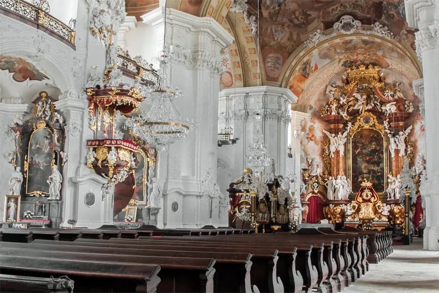 Sanktuarium w Krzeszowie: historia, architektura i cudowna ikona Madonny