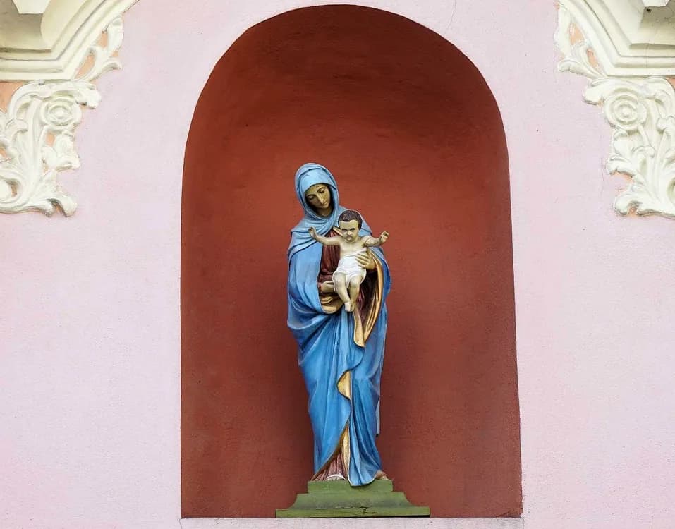 Znaczenie wezwań w litanii loretańskiej - poznaj symbolikę modlitwy maryjnej