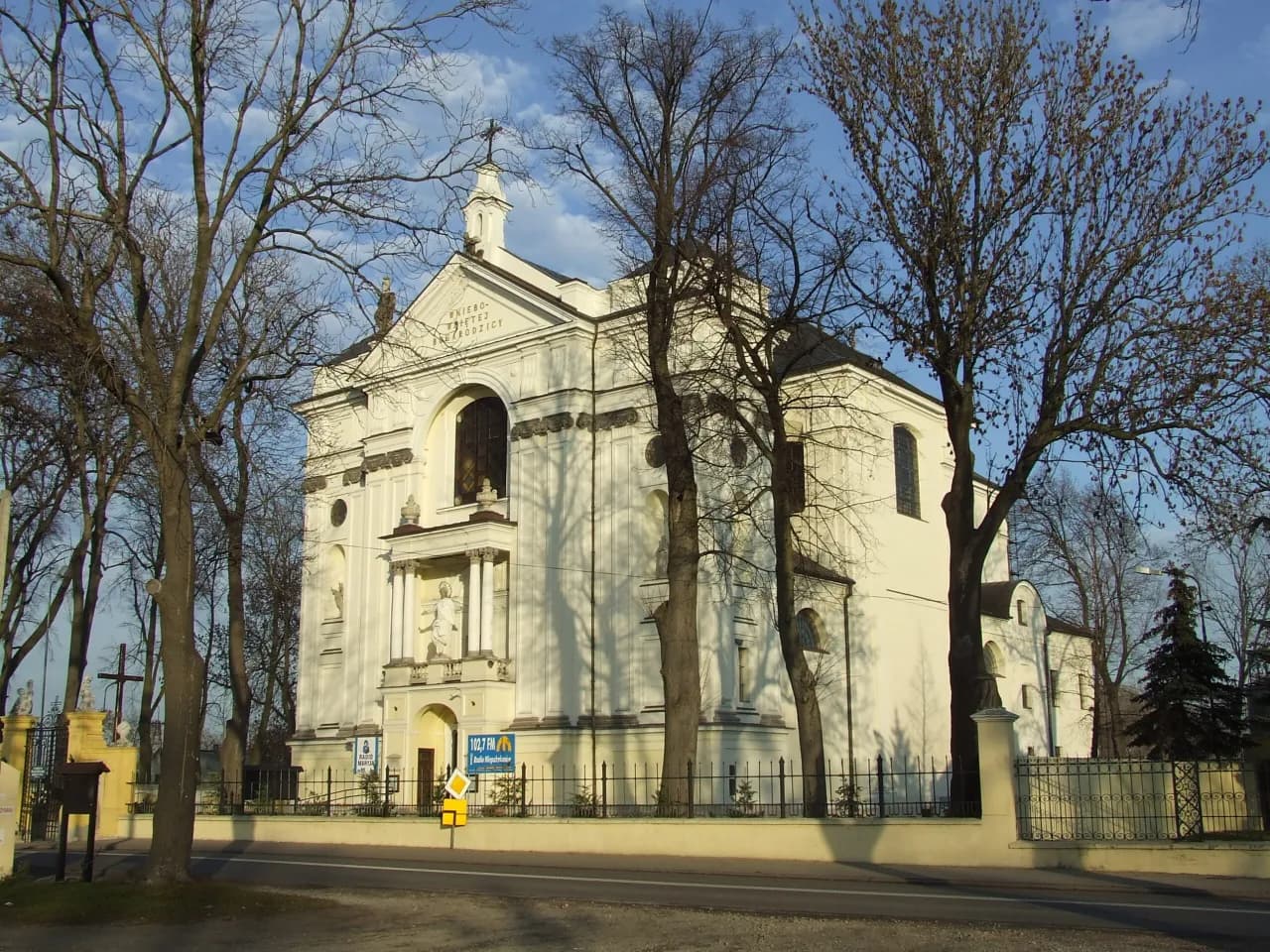 Sanktuarium w Rokitnie: niezwykłe miejsce kultu Matki Bożej Słuchającej